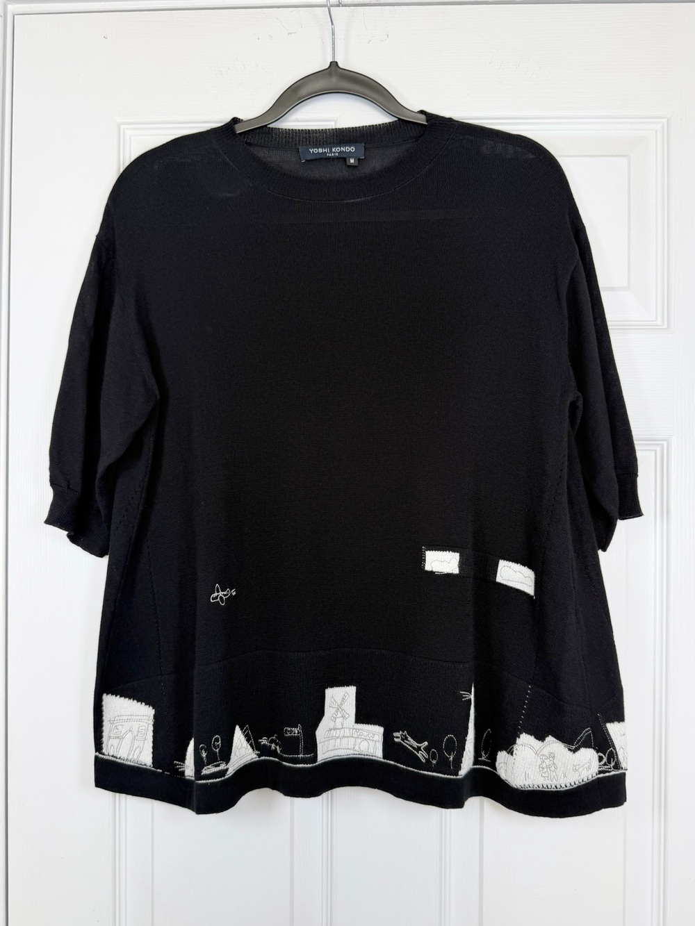 Yoshi Kondo Paris Size M • Black Embroidered Sweater.
